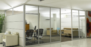 青岛办公室装修中玻璃隔断都有哪些种类